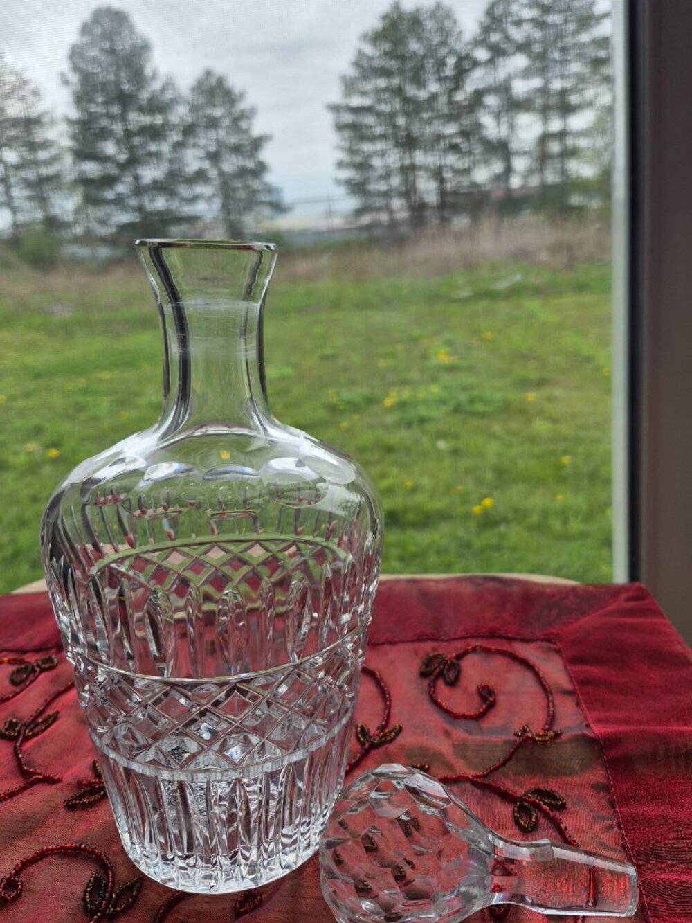 Exquisite Cut-Crystal Wine Decanter - Picture 3 of 7